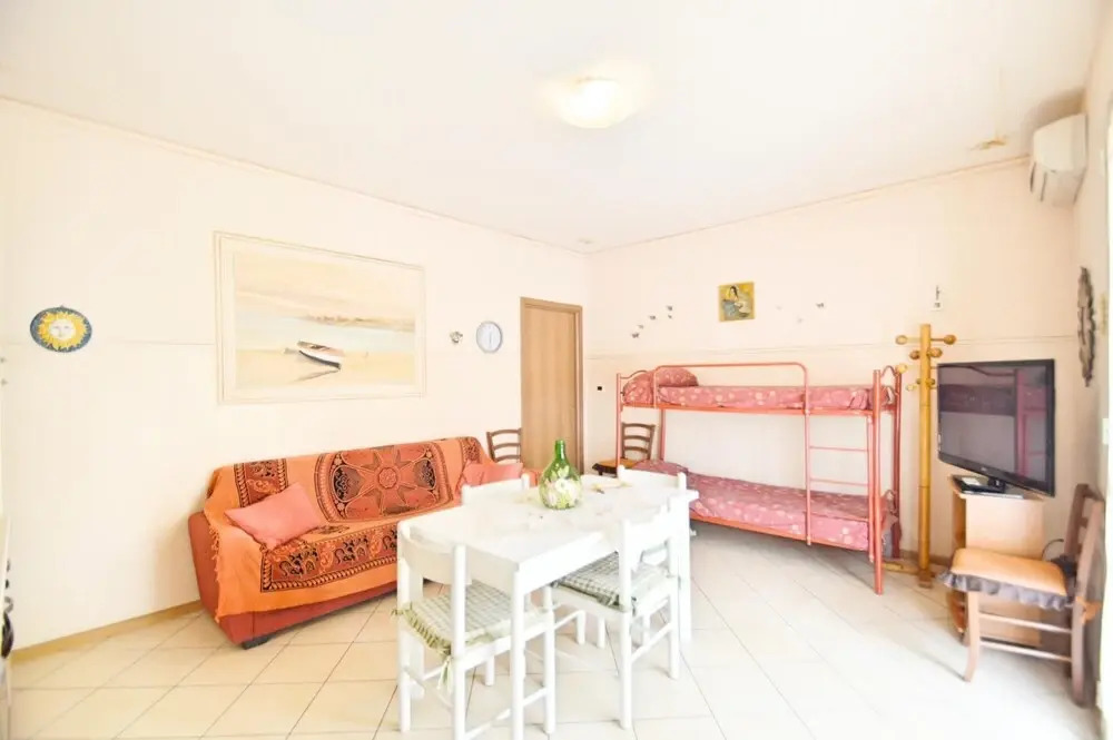 Villa Erika - Charming Villa in Residence With Swimming Pool Near the sea