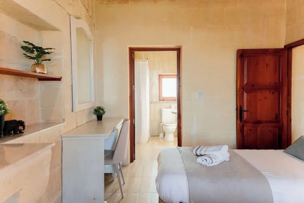 Villa Savona Sleeps 7 with Private Pool
