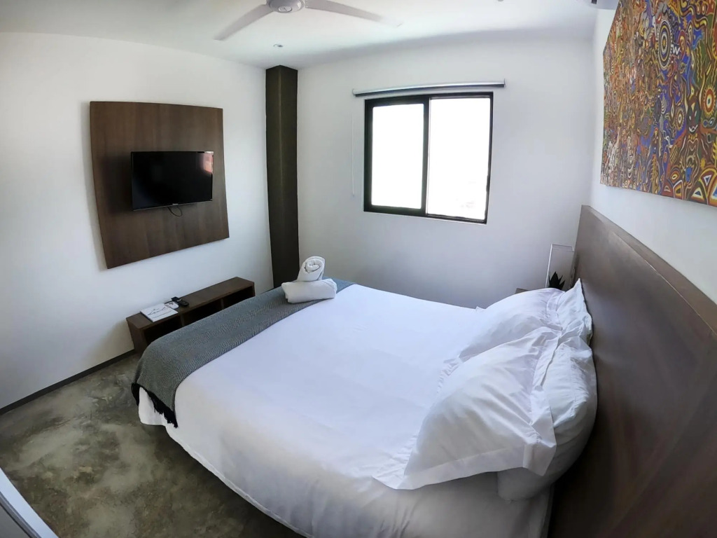 Queen Studio PDC Oasis Pool Rooftop Lounge Walk to 5 Avenida Best Playa Beaches