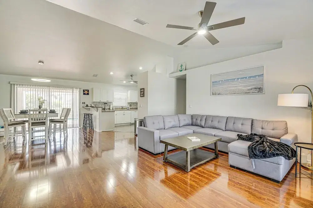Heated Pool, 1 Mi to Golf! Cape Coral Canal Escape