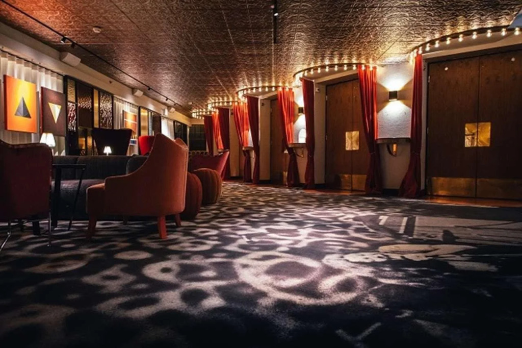 Senate Luxury Suites