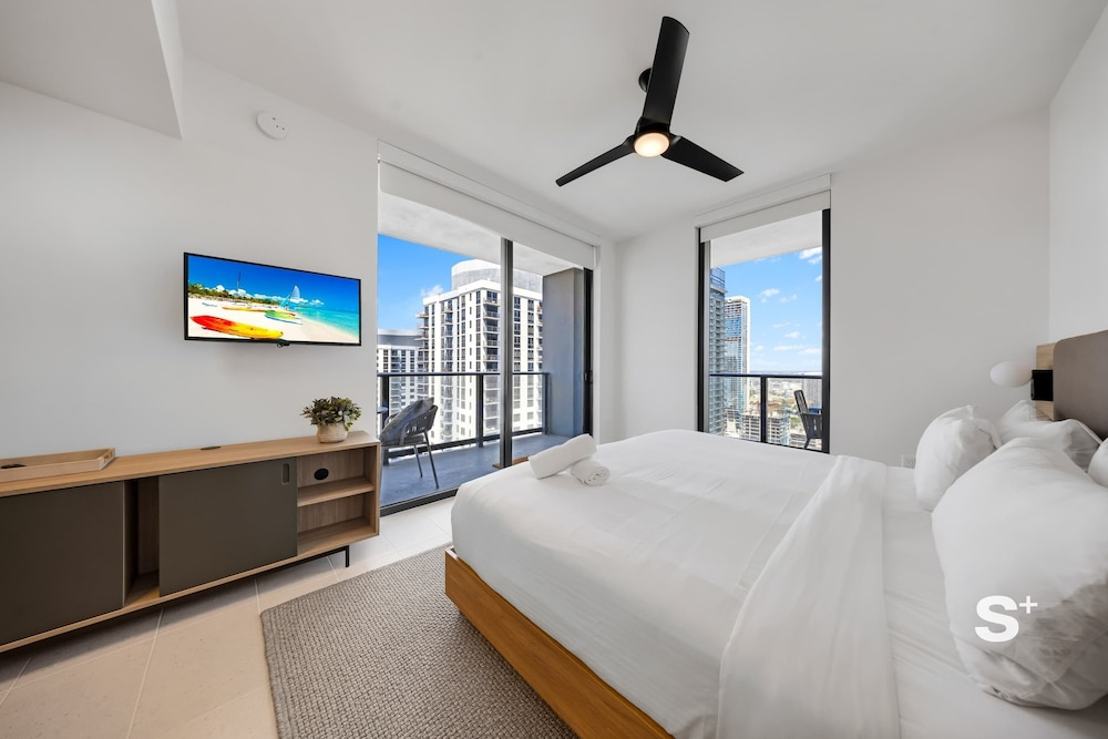2-BD Condo in DTW Miami - City Views