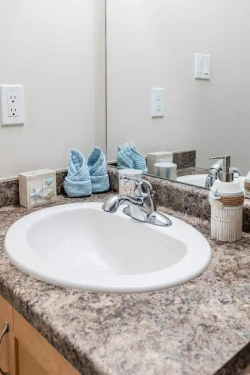 Luxury 3BR 2 5BA Townhome Private HOT TUB GYM BBQ Sauna