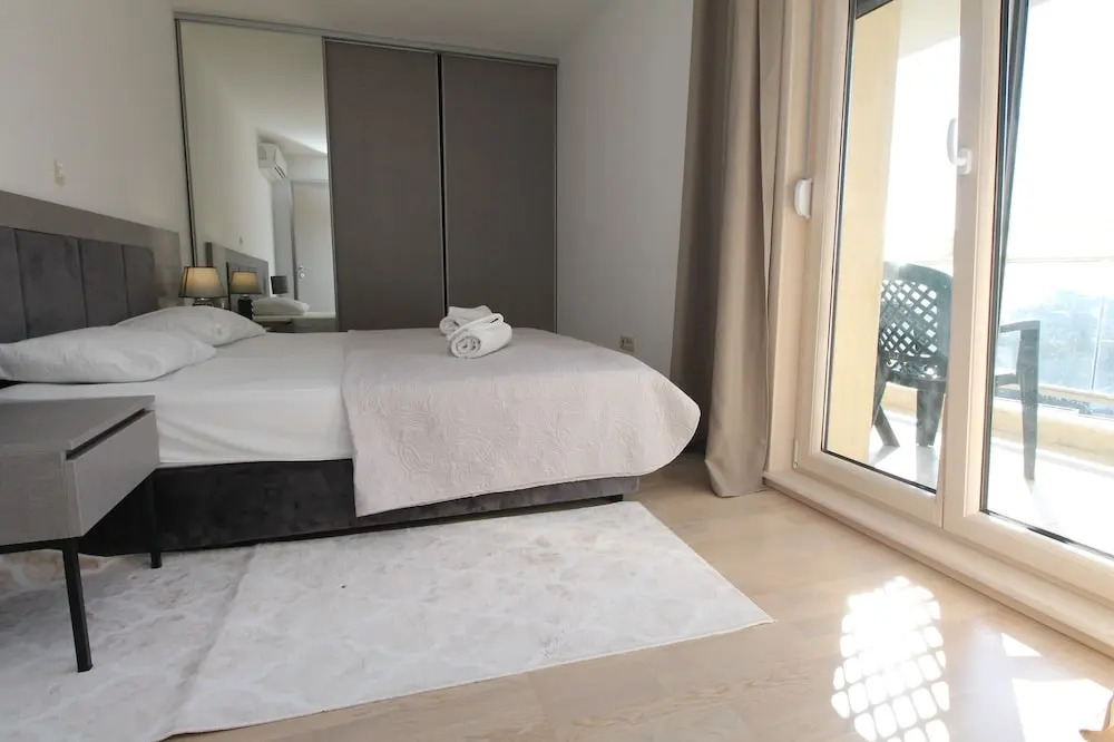 Fontana lux apartments