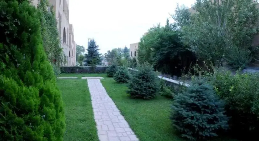 Villa Hyusisayin Charagayt