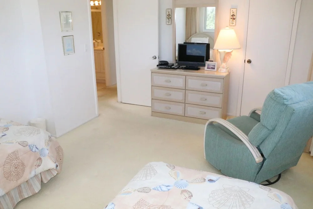 Jamaica Royale 805 Top Floor With Amazing Views! 2 Bedroom Condo