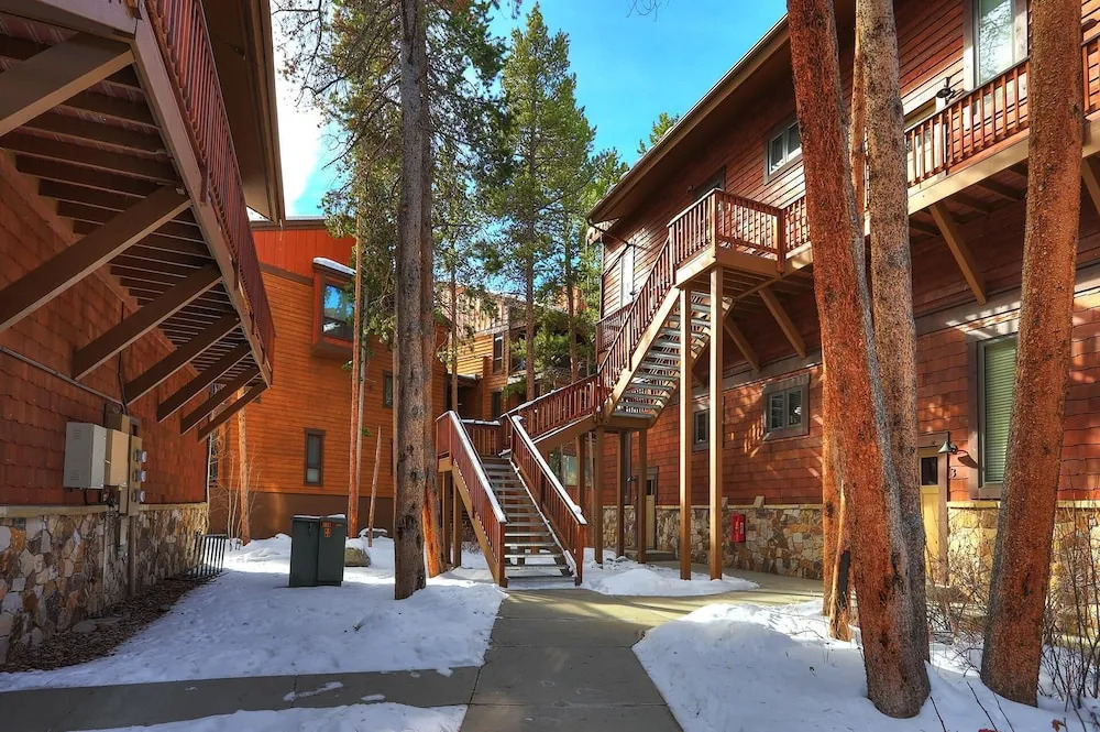Lances West 13 1 Bedroom Condo by RedAwning