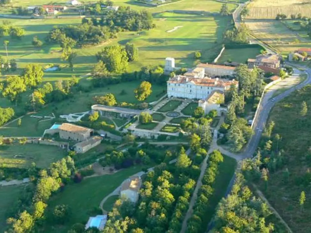 Magnificent Apartment in Castle With Garden, Swimming Pool and Next to Golf