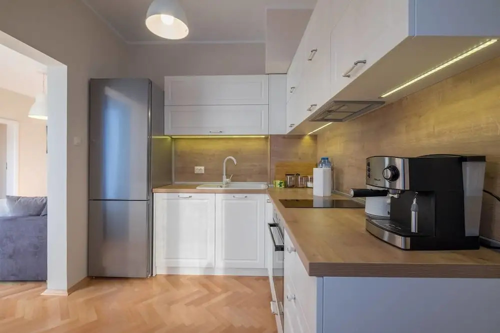 FM Deluxe 2-BDR Apartment with Balcony - Zaimov Park