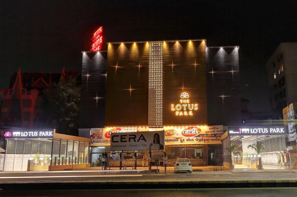 HOTEL THE LOTUS PARK