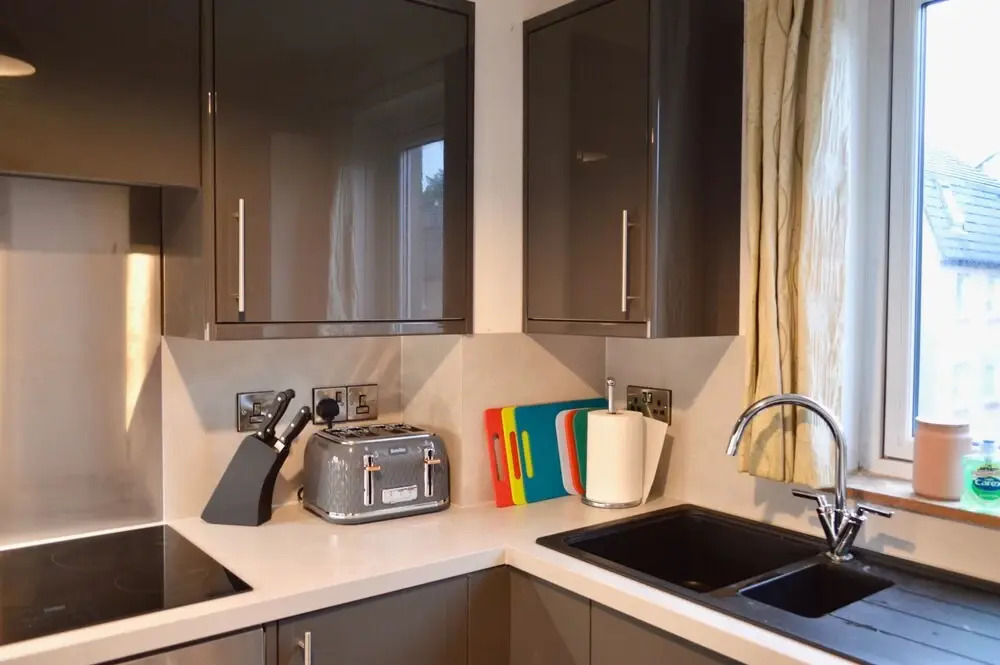 Spacious and Light 3 Bedroom Flat in Scenic Canonmills