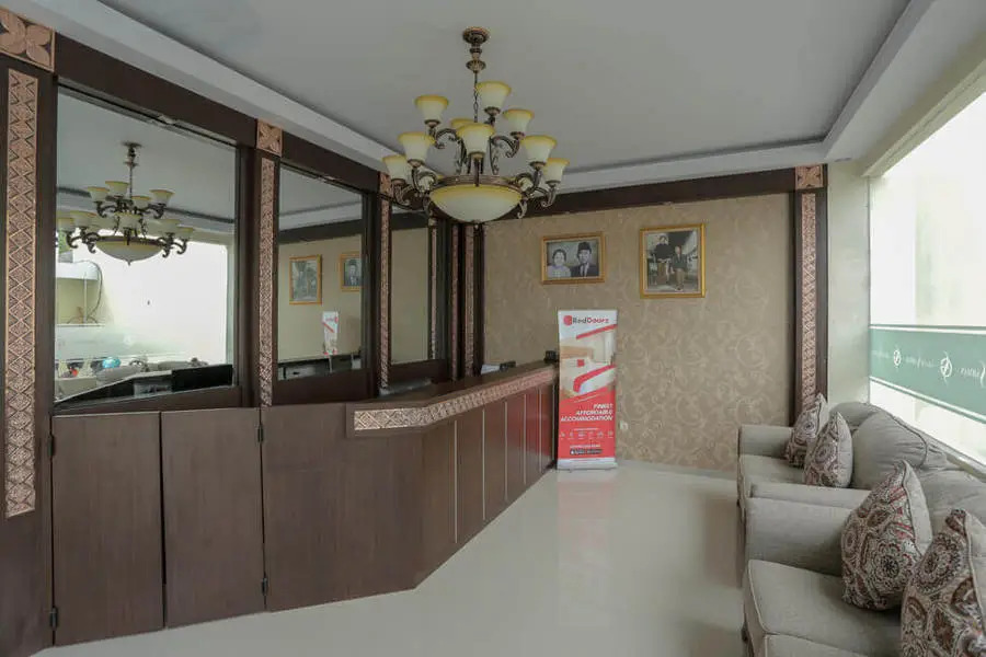 RedDoorz Plus near Solo Paragon Mall