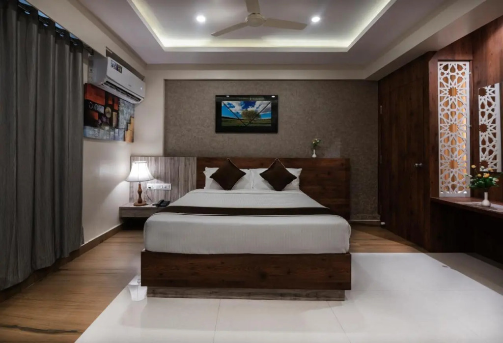 Hotel Monarch International