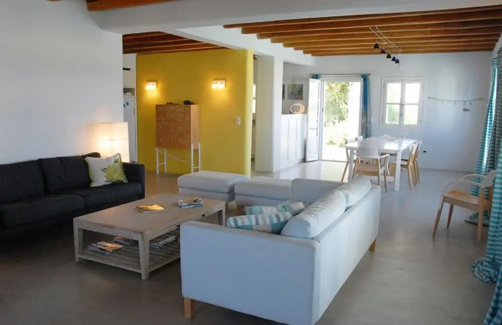 Glyfada CN Cheerful 5 Bedroom Home on the Beach