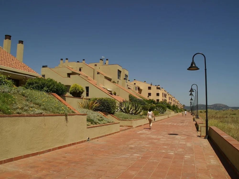 Inviting Apartment in Playa de Pals With Pool