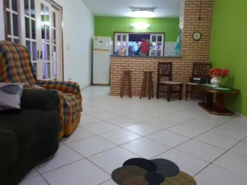 Casa em Unamar,Cabo Frio,à 200m da praia,em condomínio com segurança 24 hs