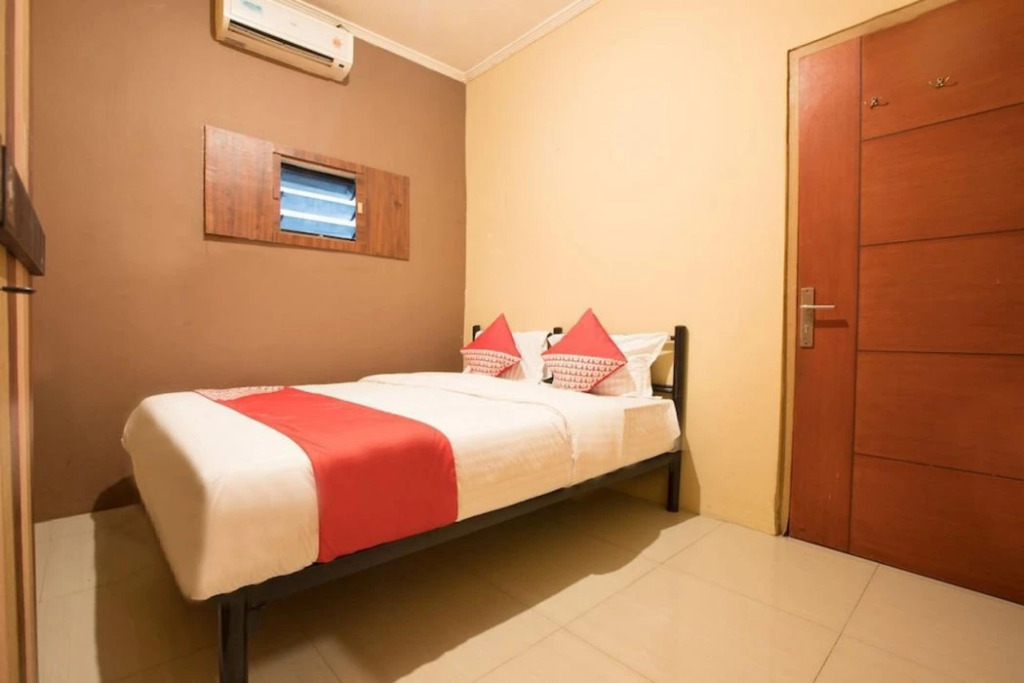 OYO 298 Gemilang Guesthouse Near Siloam Hospitals Kelapa Dua