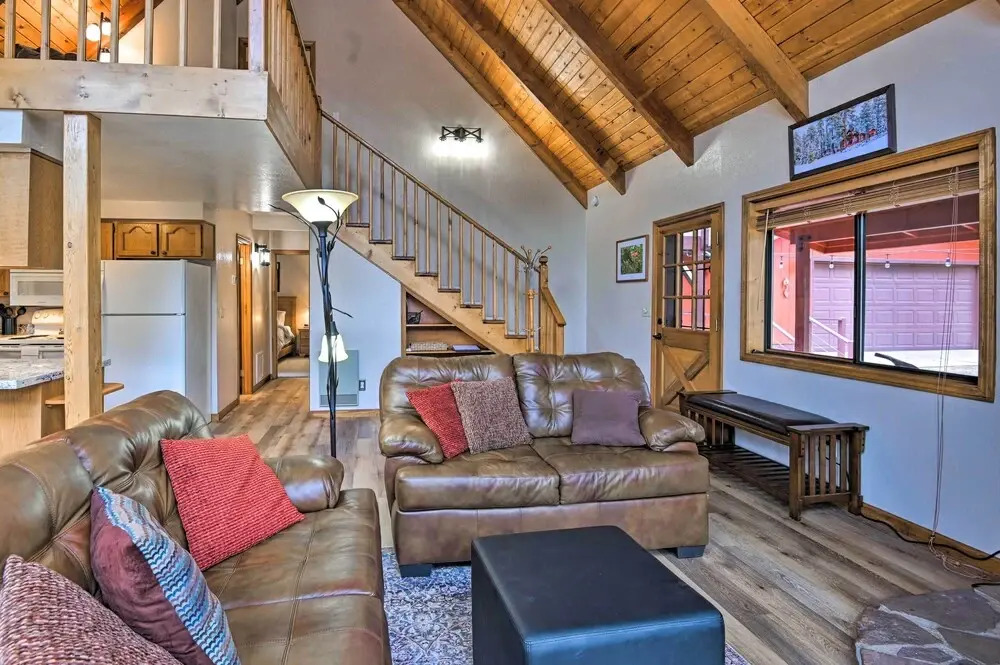 1 Mi to Lake: Secluded Cabin w/ Deck in Munds Park