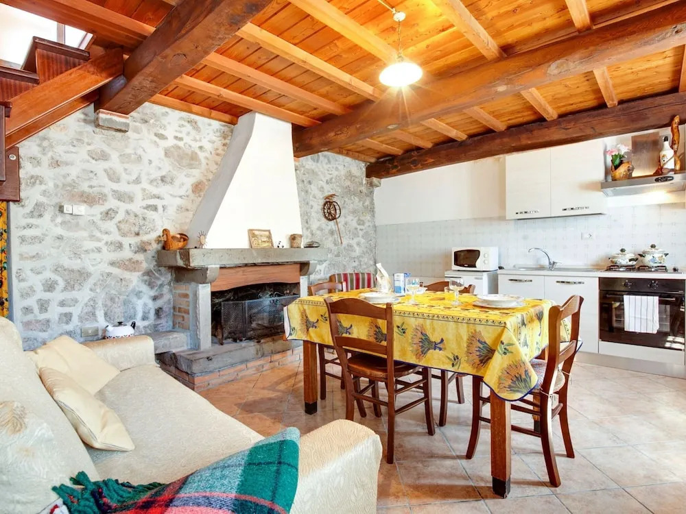 Farmhouse in Italy With Private Terrace