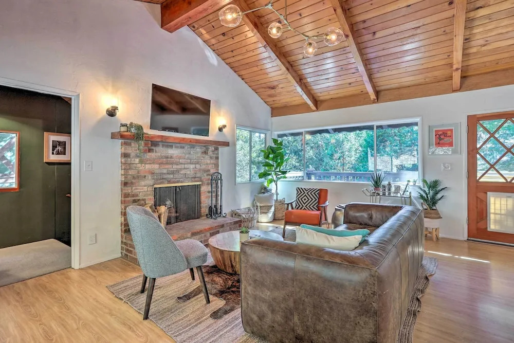 Modern & Unique Cabin With Deck by Lake Gregory!
