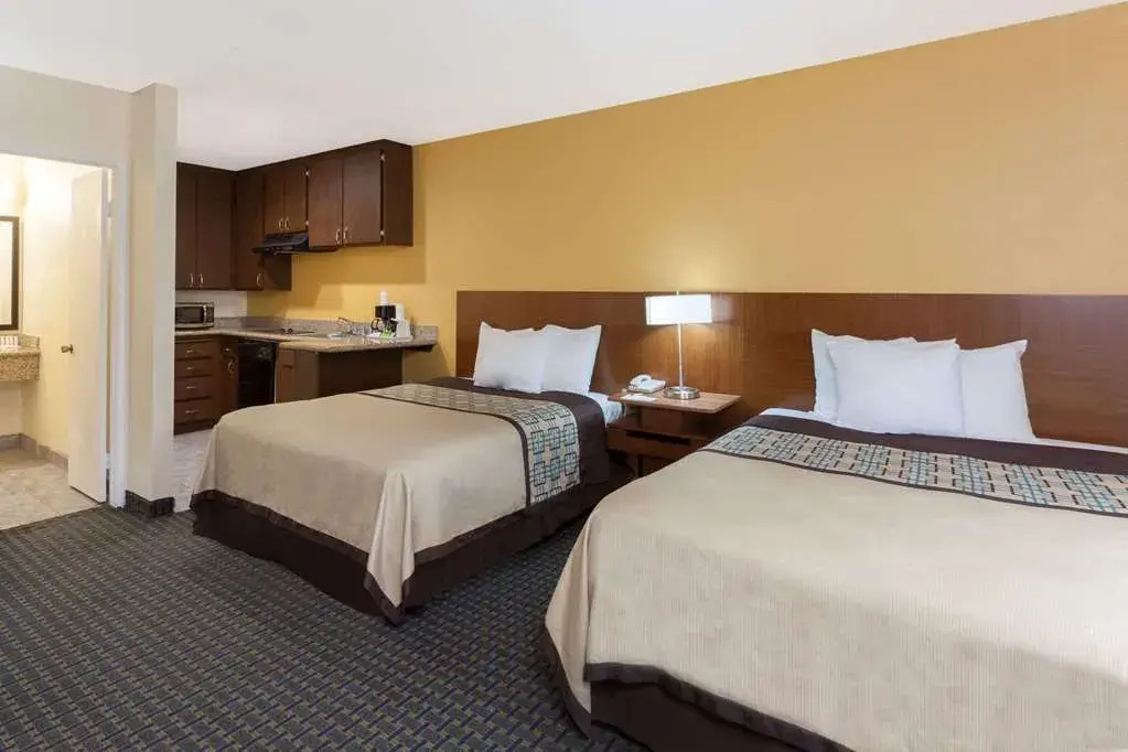 Days Inn & Suite Qualcomm Stadium/sdsu