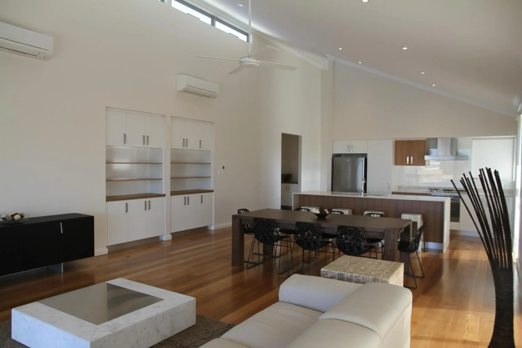 The Carnarvon Luxury Canal Home