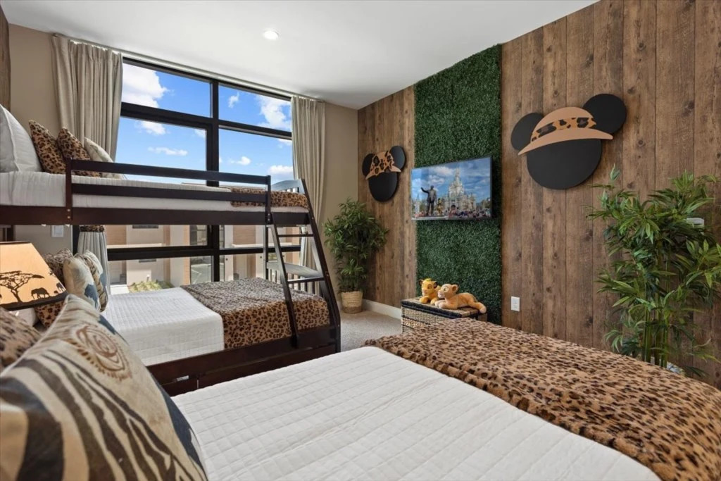 4 Bedrooms - 4,5 Bathrooms - Magic Village 7541 Bd