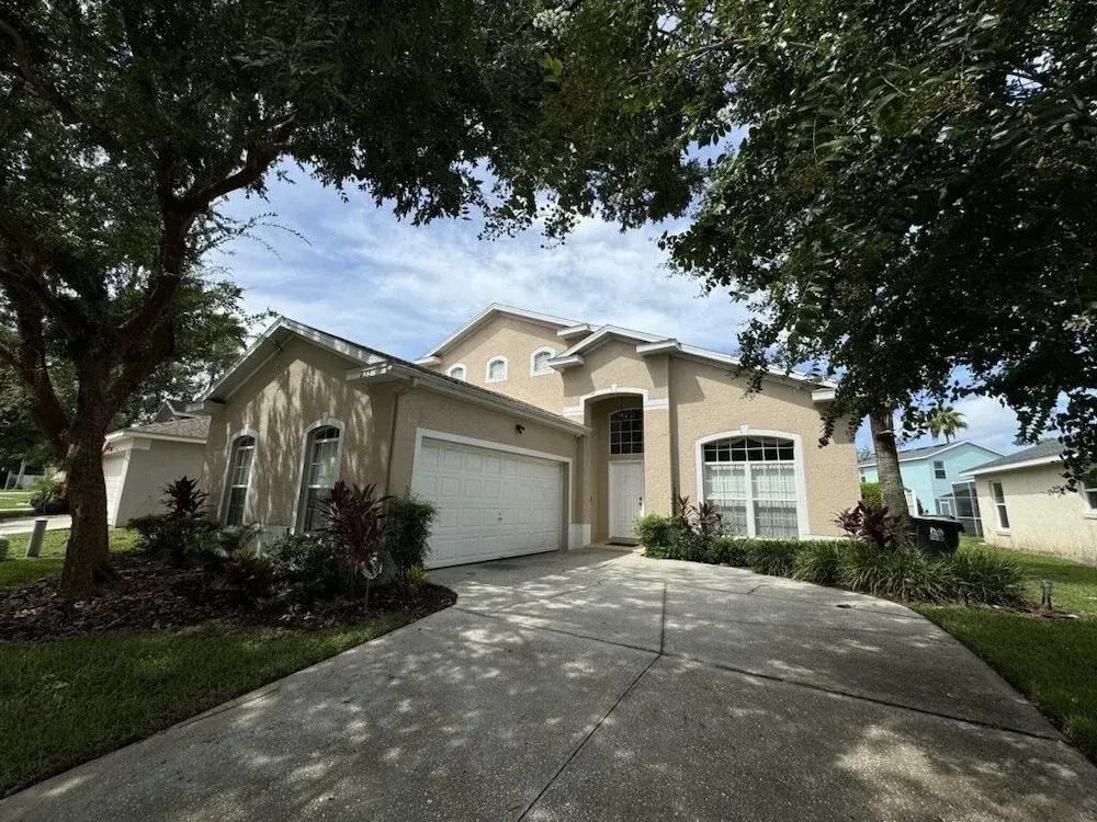 Julliard Villa 4 Bedroom Home by RedAwning