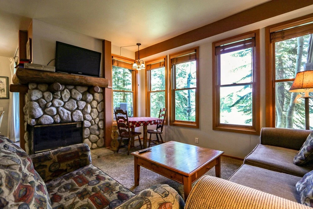Snowcreek #895 2 Bedroom Condo