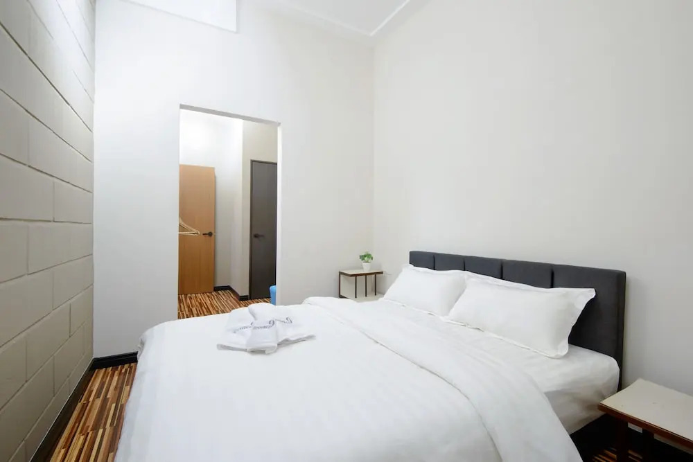 2-Bedrooms Gurney Terrace 9 - iB11