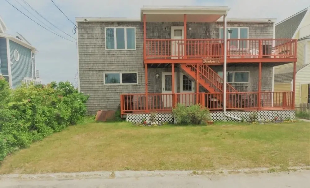Sea Breeze - W007 Wonderful Beachfront Property For The Whole Family 2 Bedroom Home by RedAwning