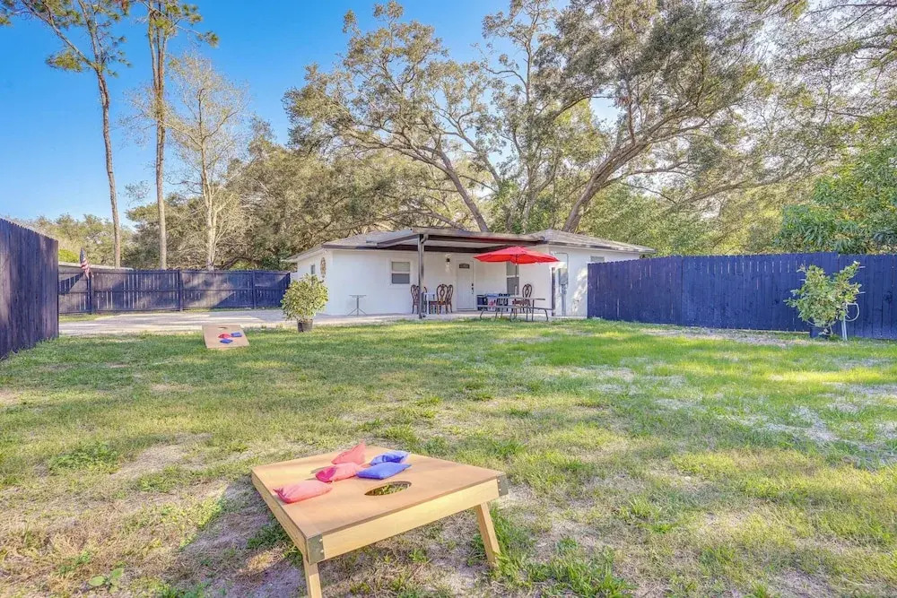 Vibrant Tampa Home: Perfect for Long Stays!