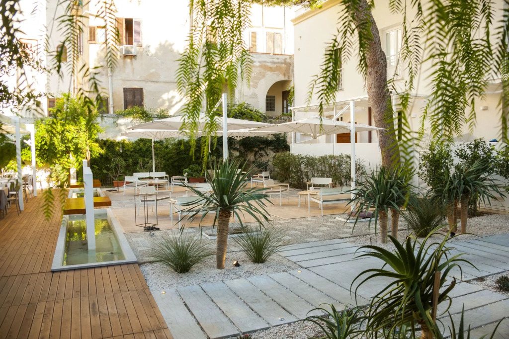 Aegusa Hotel