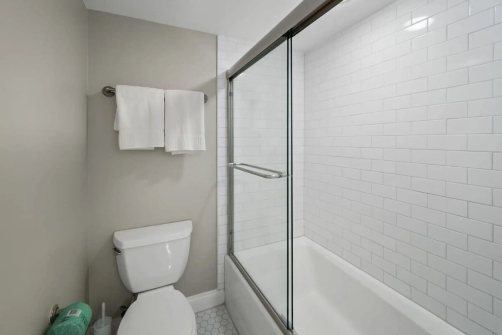 Beautiful PCB Condo w/ Pvt Balcony & Shared Pool