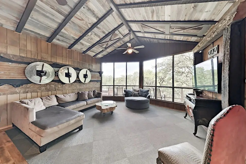 Lucky Goat House: Near Lake & Activities 4 Bedroom Cabin