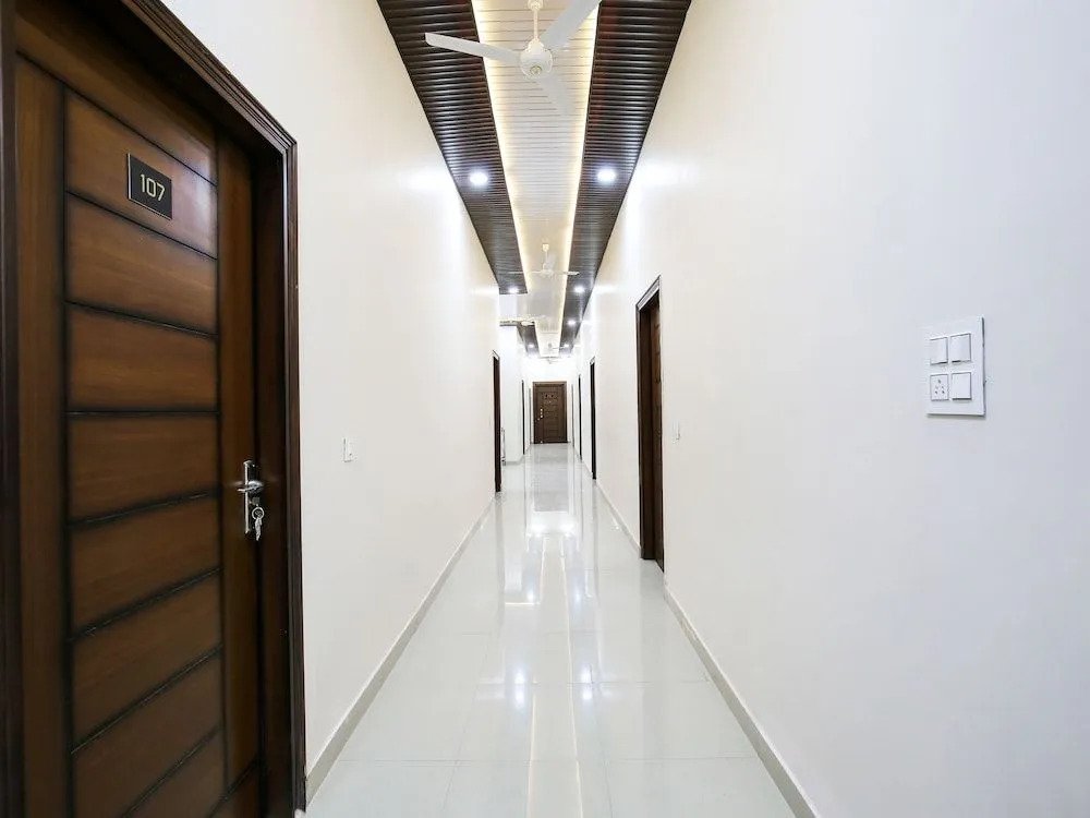 Oyo 47577 Hotel Goldenland