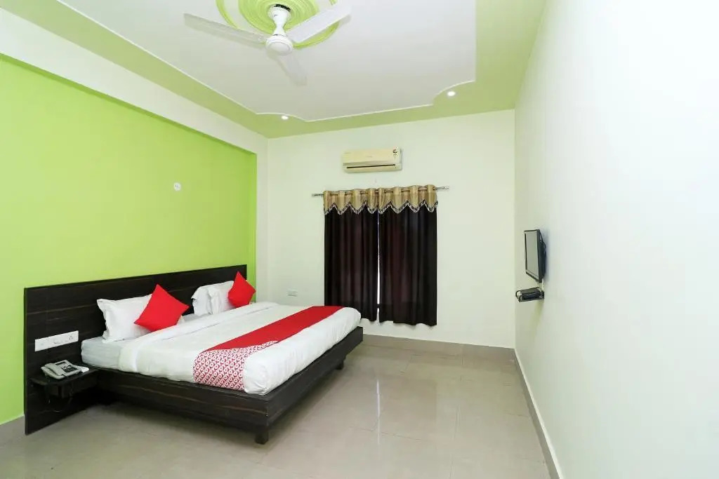 Oyo 24081 Hotel Lata Palace And Resort