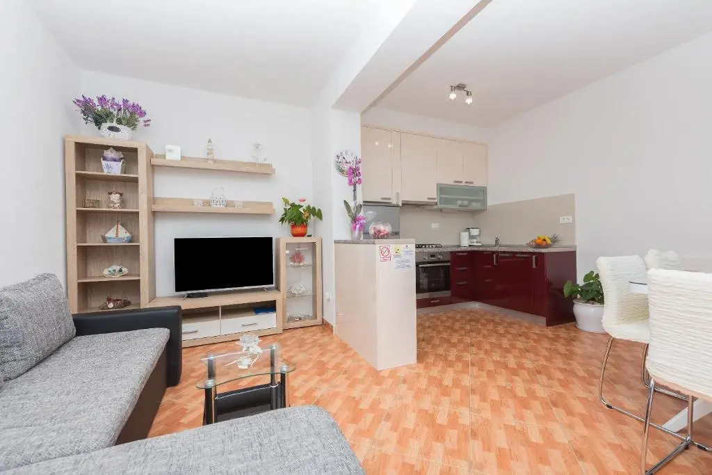 Apartment Ana Chill in Bast