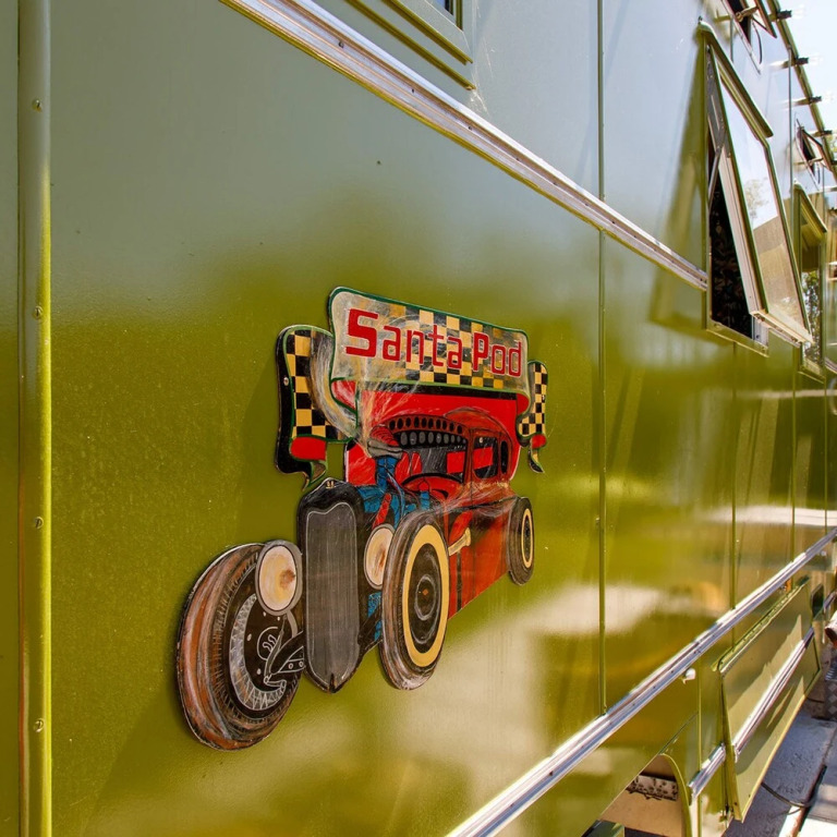 The Showman s Carriage King Bed Close to Beach