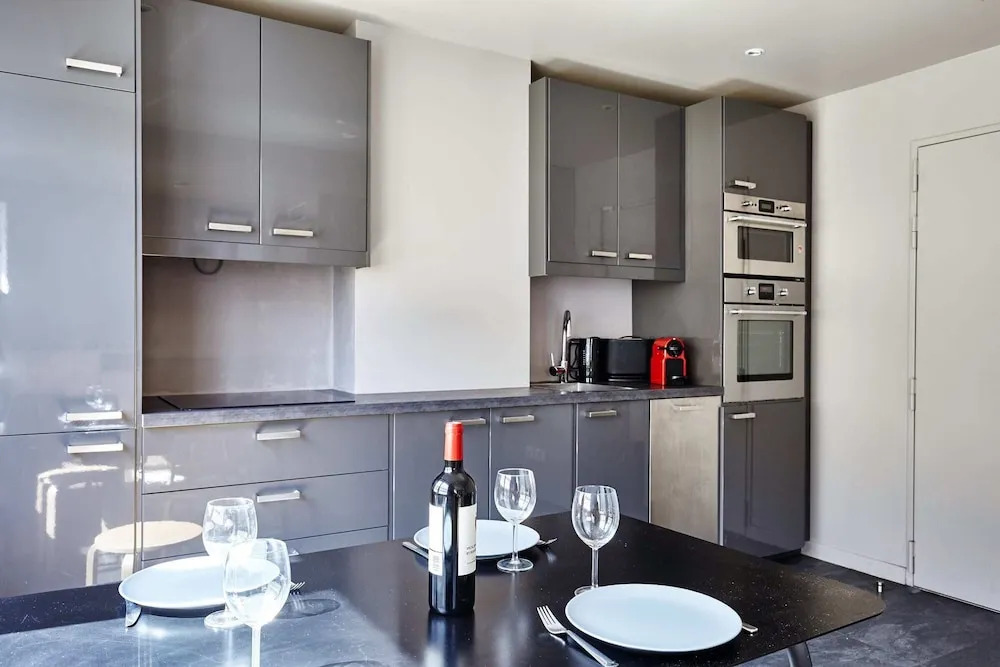 Modern 1BR Home in Batignolles