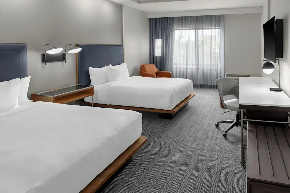 Courtyard By Marriott Sherman