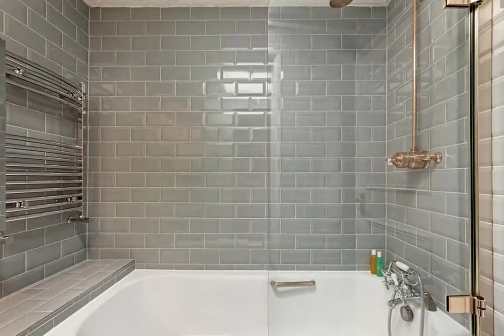 Comfy 6-sleeper Apt w/ Large Patio in W Kensington