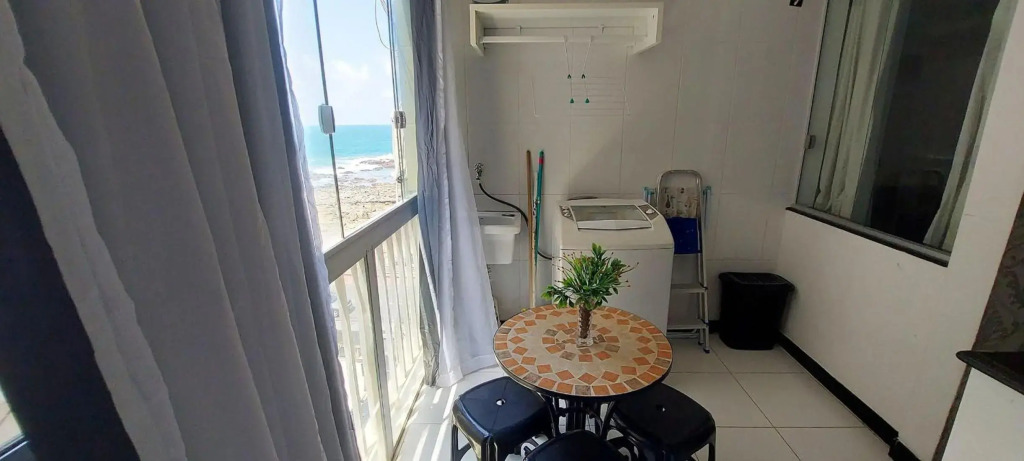 COOND0100 - Quarto e sala beira mar na Ondina por Beehost