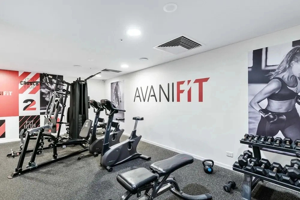 Elegant 2-bed With Stunning Views, Pool, Bbq, Gym