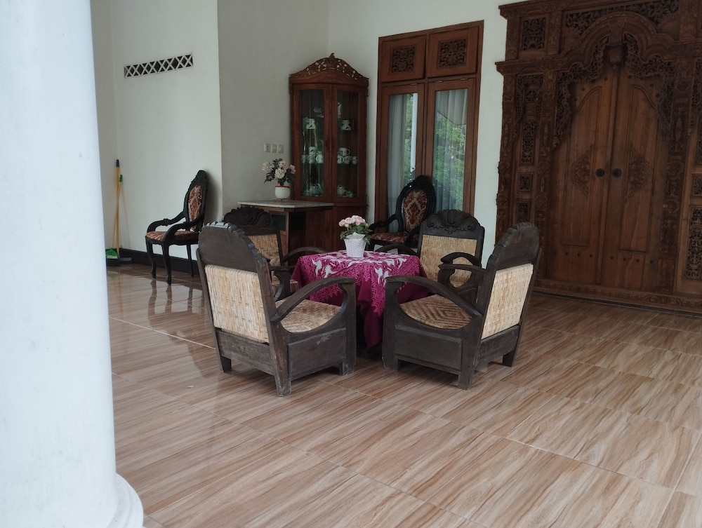 Hotel O Homestay Bonjeruk Near Restoran Pawon 21 Bonjeruk