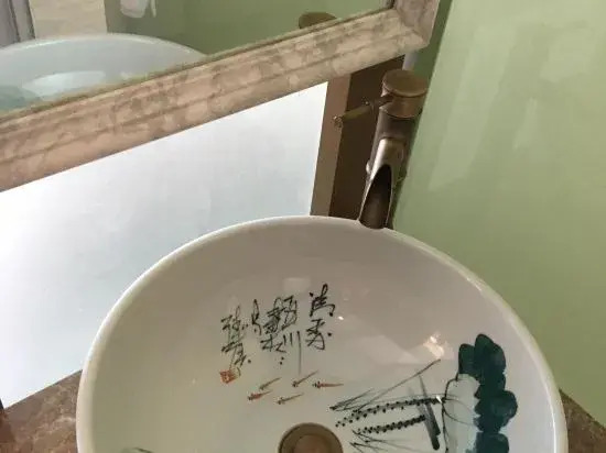 Huangshan Qingtan Peak No. 6 Theme Bed and Breakfast