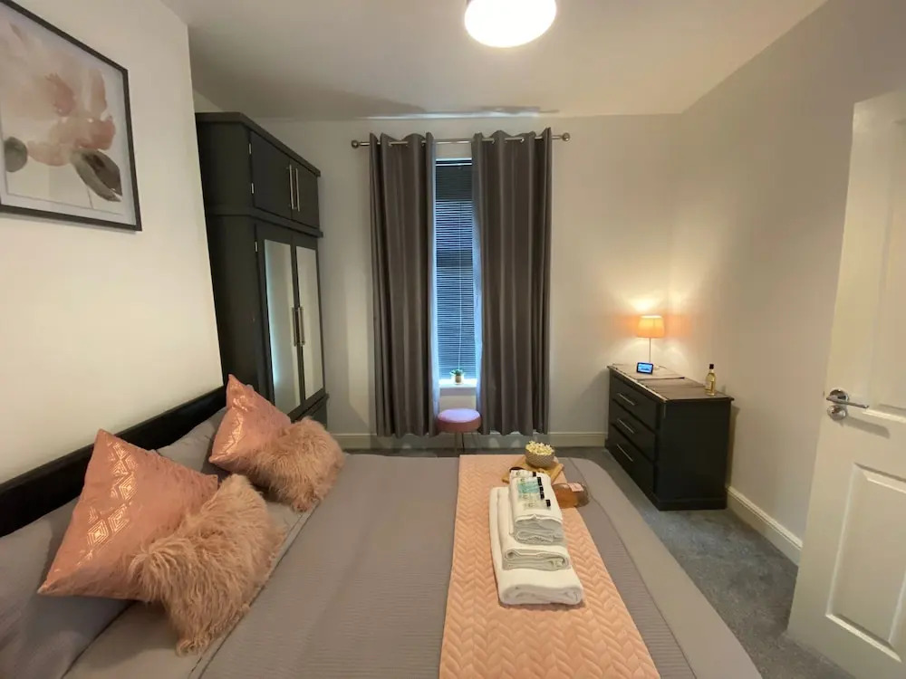 Stunning 4-bed House in Derby