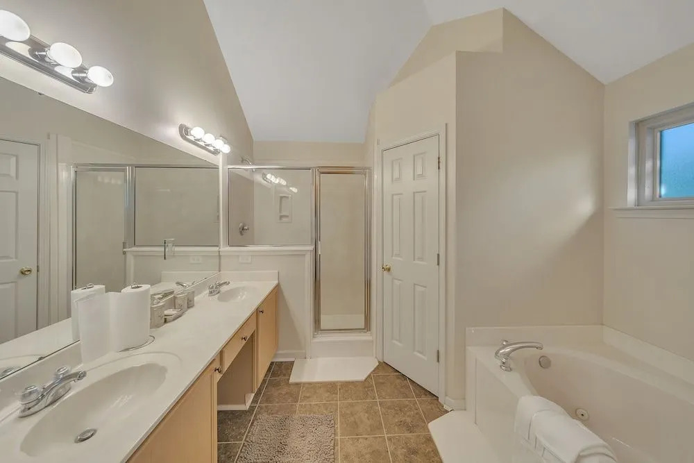 Charming Comfortable Memphis Getaway 3 Bedroom Home by Redawning