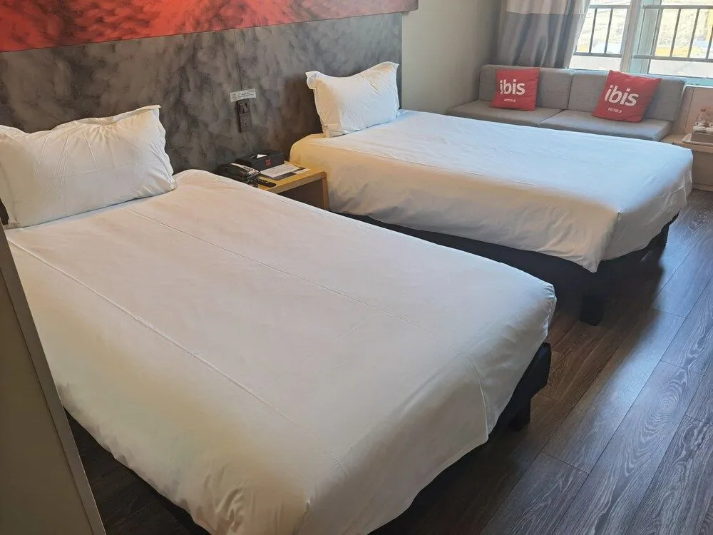 Ibis Nanjing Jiangbei Hongyang New Area Red Sun Plaza Hot