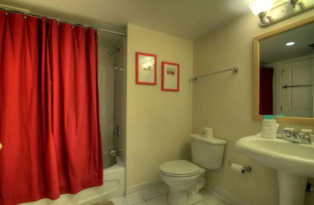 Biltmore Village Hideaway - 2 Br Condo